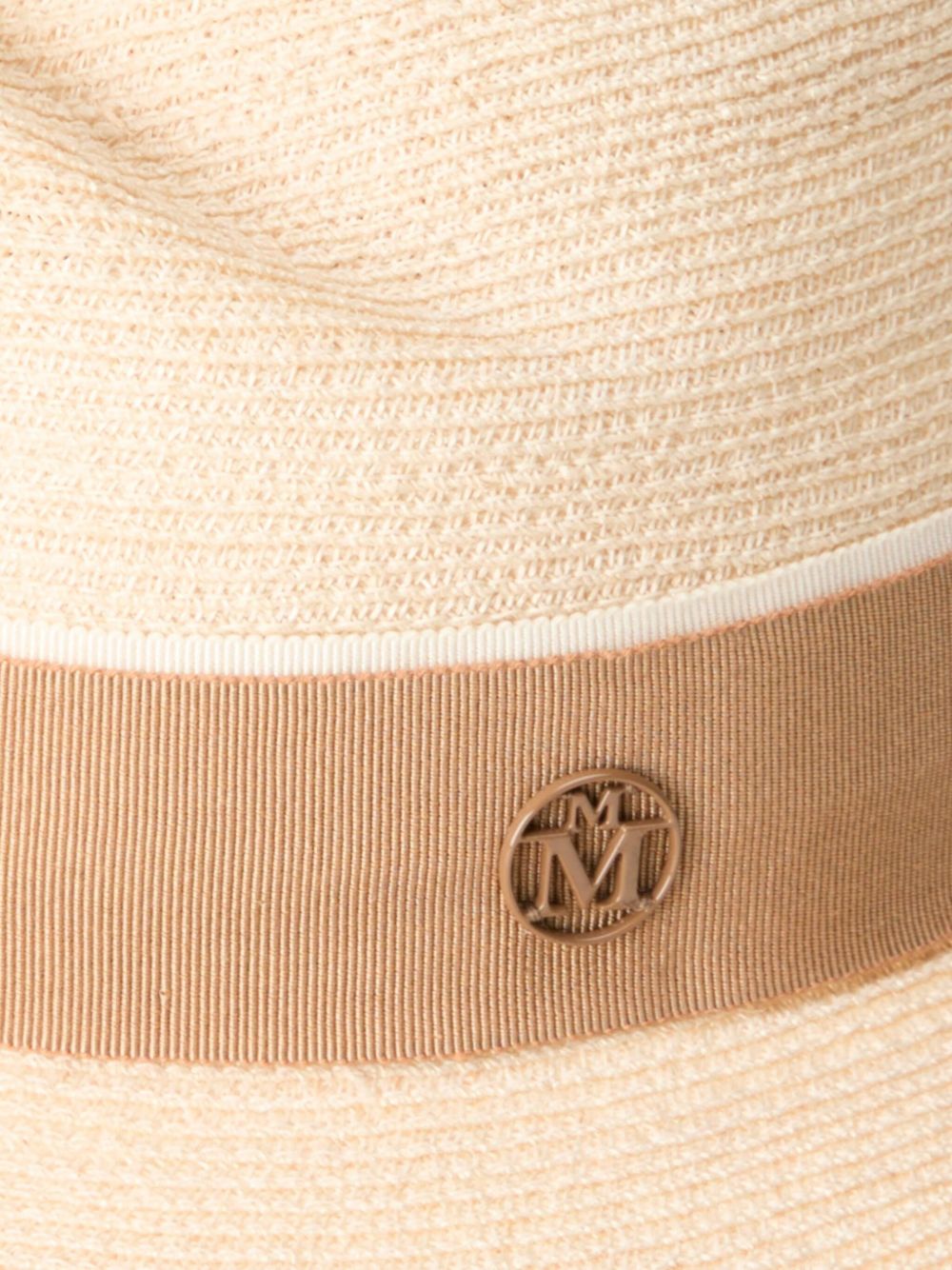 Virginie hat