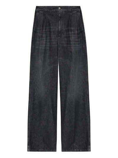 Button-Fastening Jeans