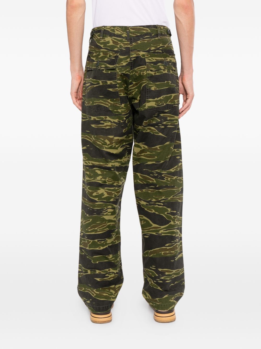 camouflage-print trousers