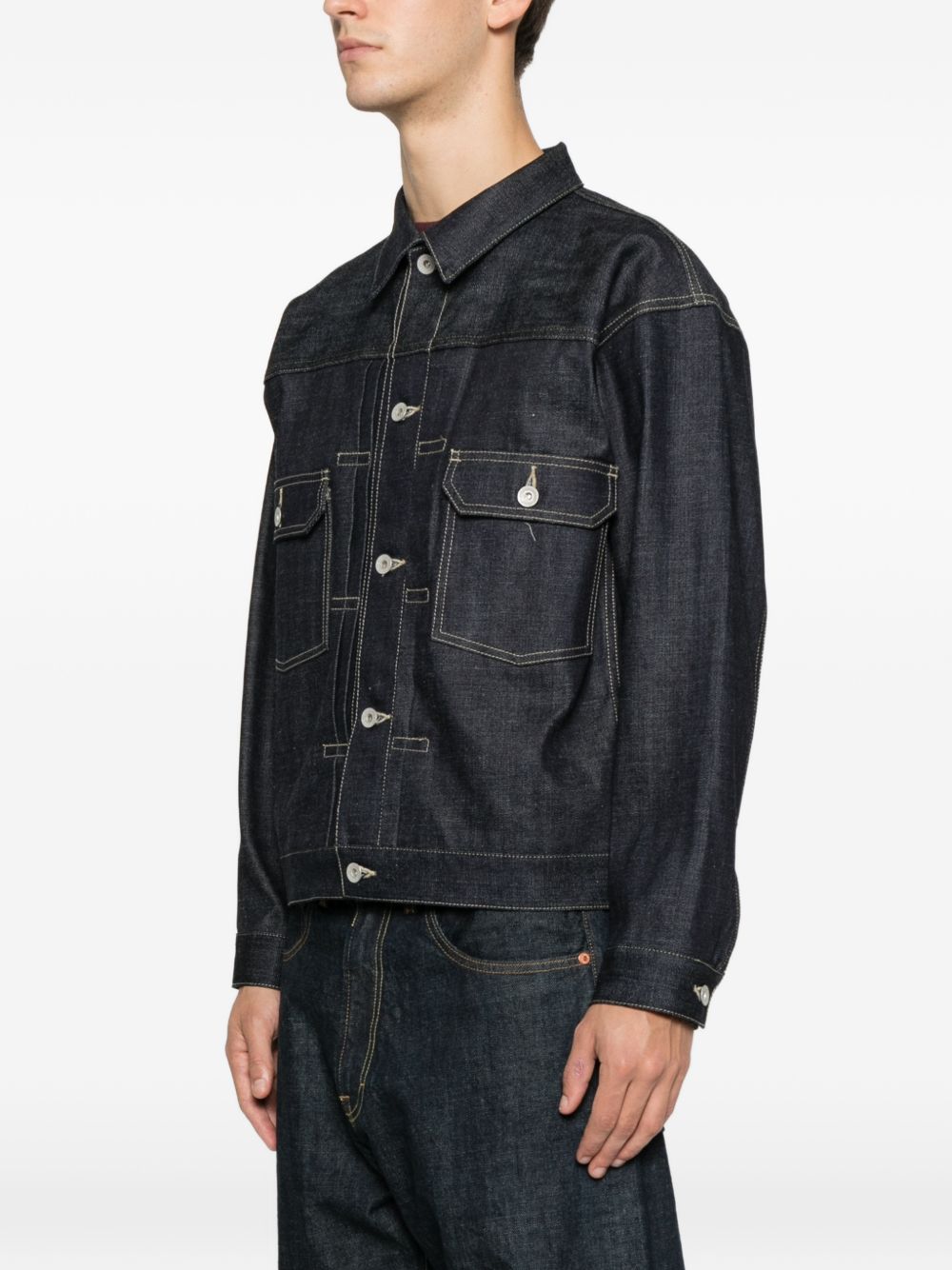 button-fastening denim jacket