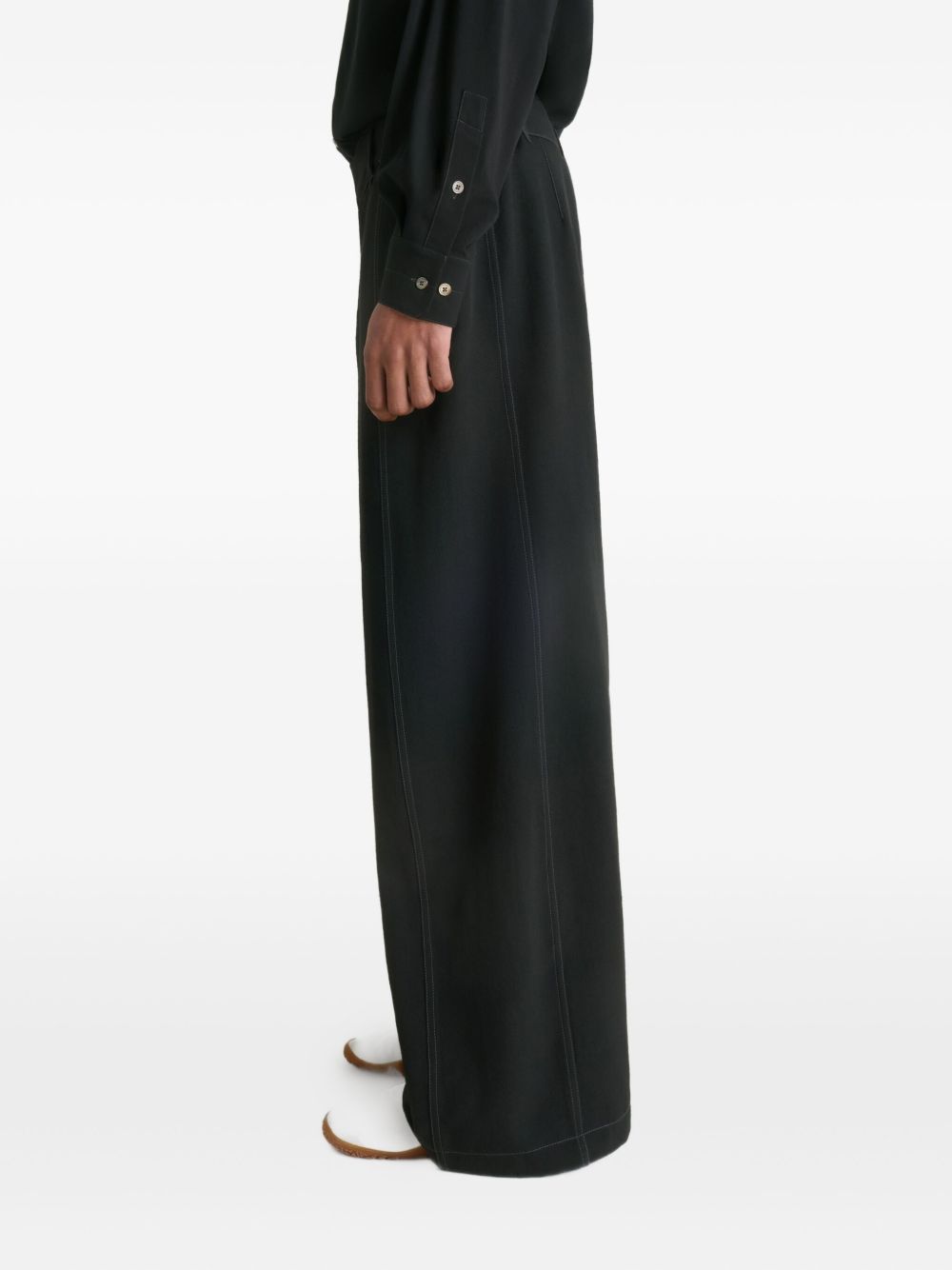 contrast-stitching trousers