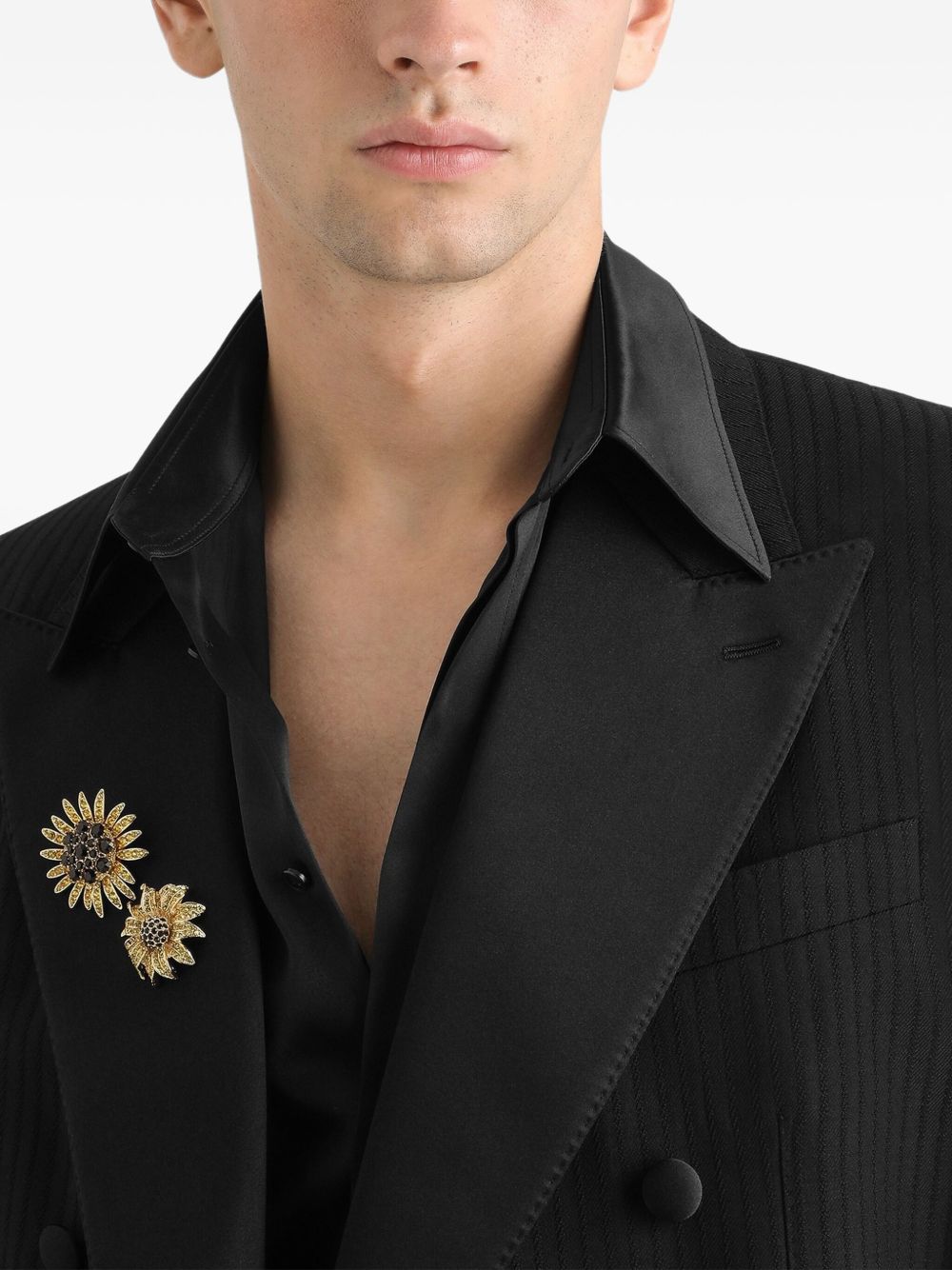 flower rhinestones-embellished brooch