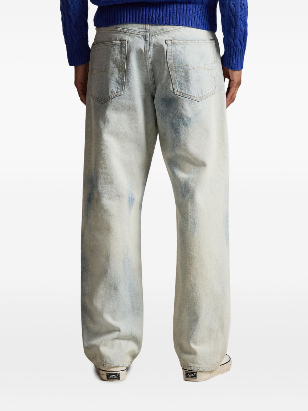  distressed jeans 