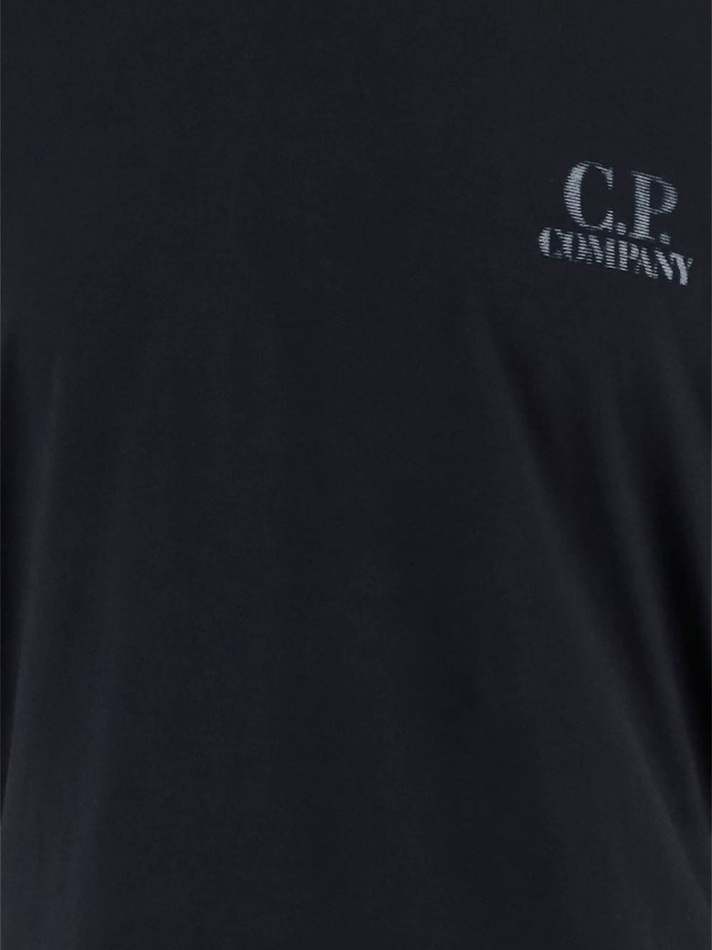 short-sleeved T-shirt