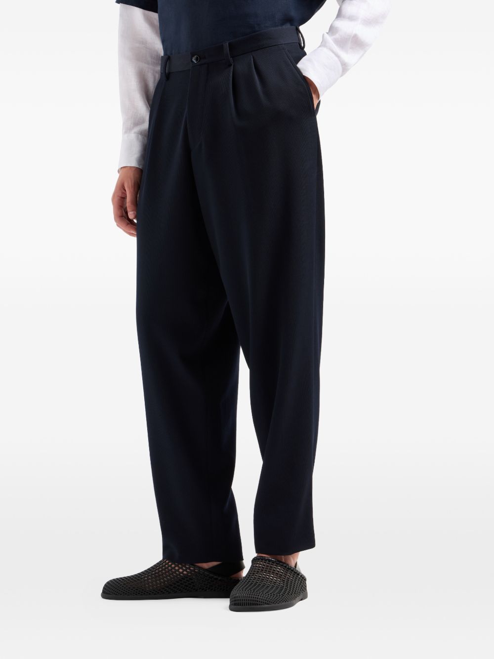 back-pockets trousers