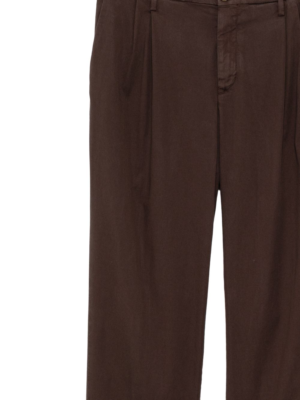 straight-leg trousers