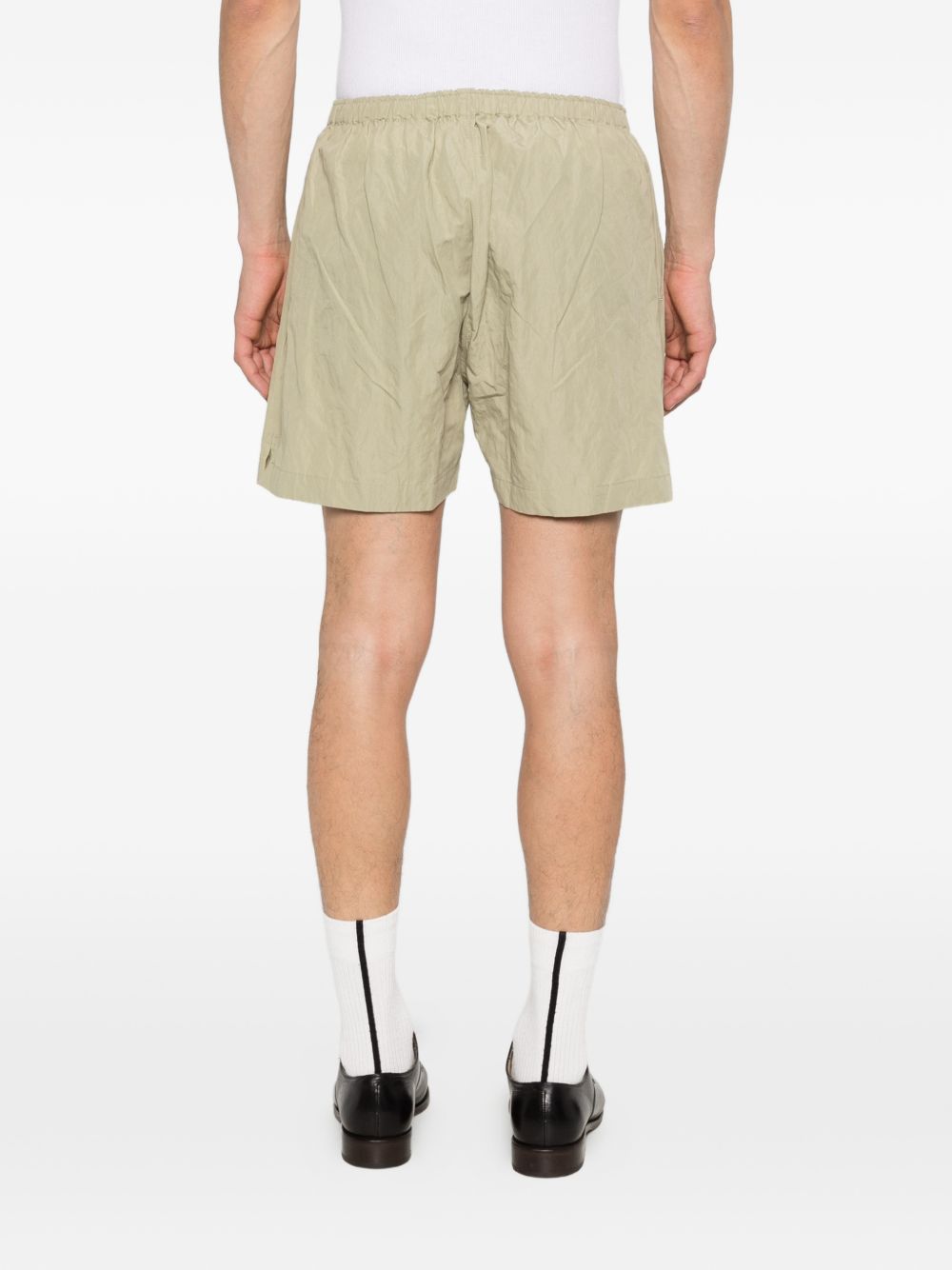 elasticated-waist shorts