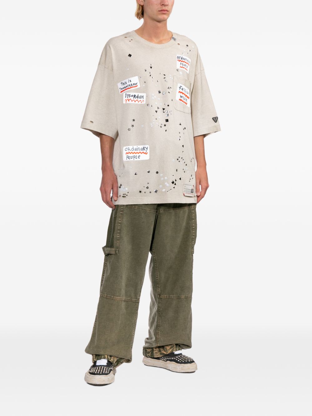embellished-sticker T-shirt