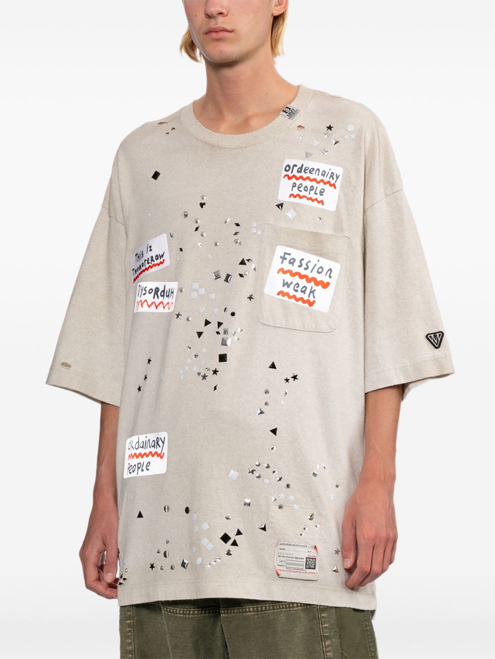 embellished-sticker T-shirt