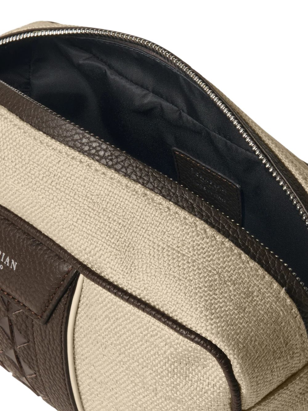 logo-detail wash bag