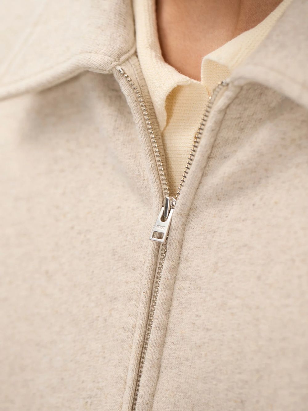 zip-up pocket jacket