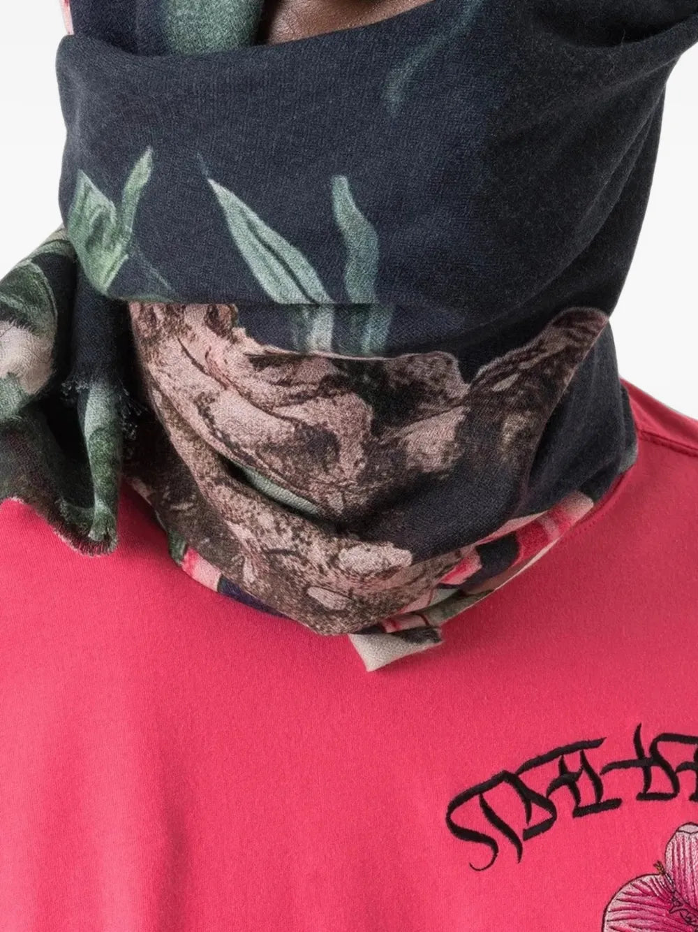 floral-print fringed scarf