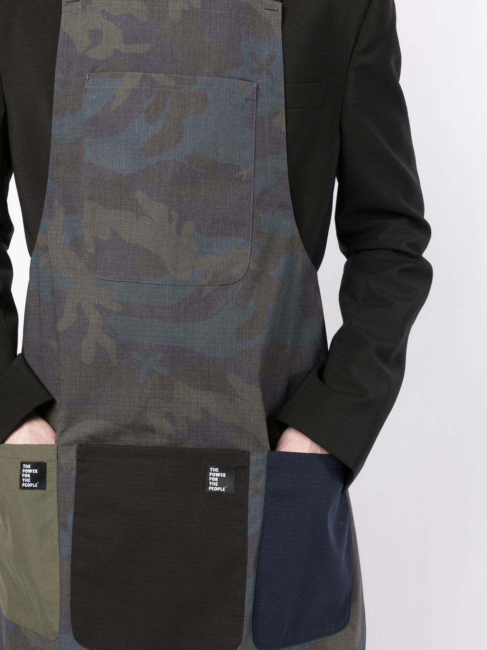 Multiple-Pocket Detail Apron