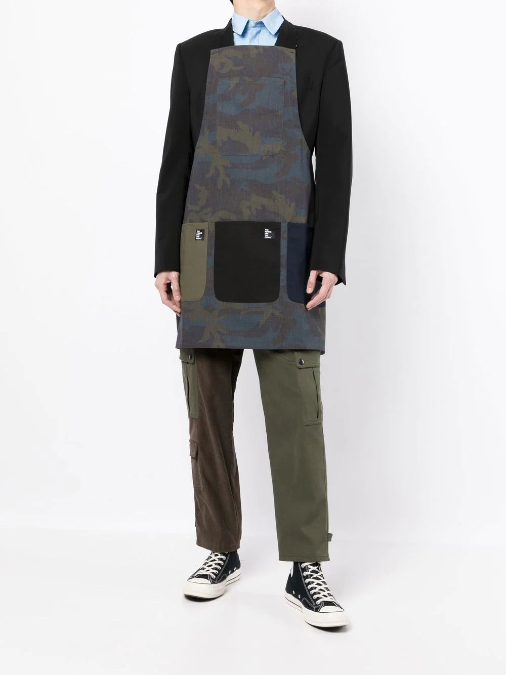 Multiple-Pocket Detail Apron