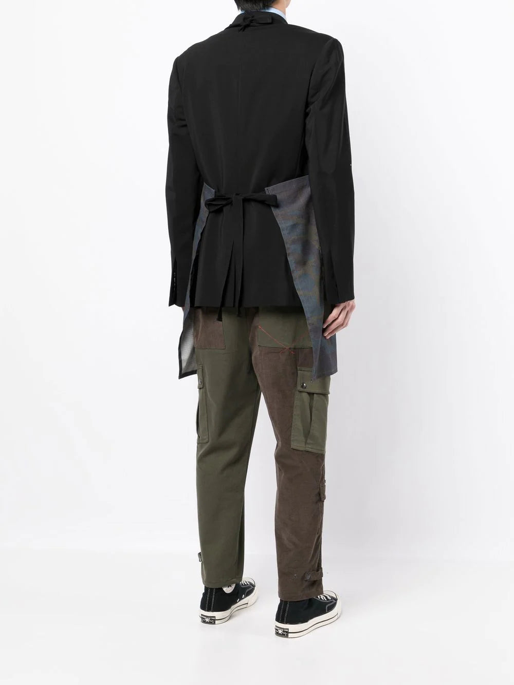 Multiple-Pocket Detail Apron
